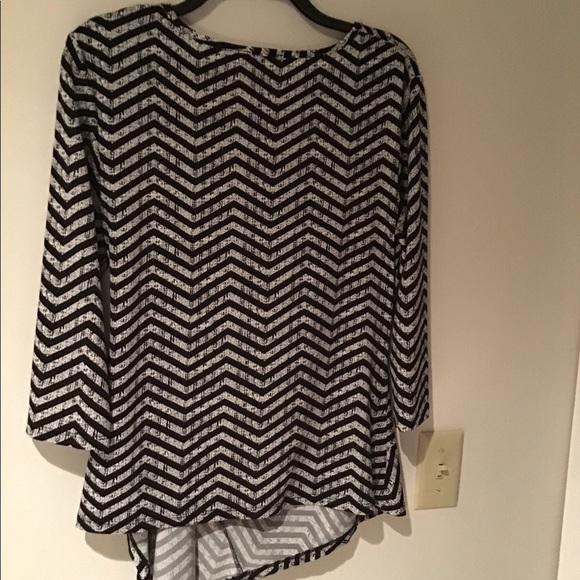Woman’s Beautiful Black and White Blouse - Picture 2 of 2